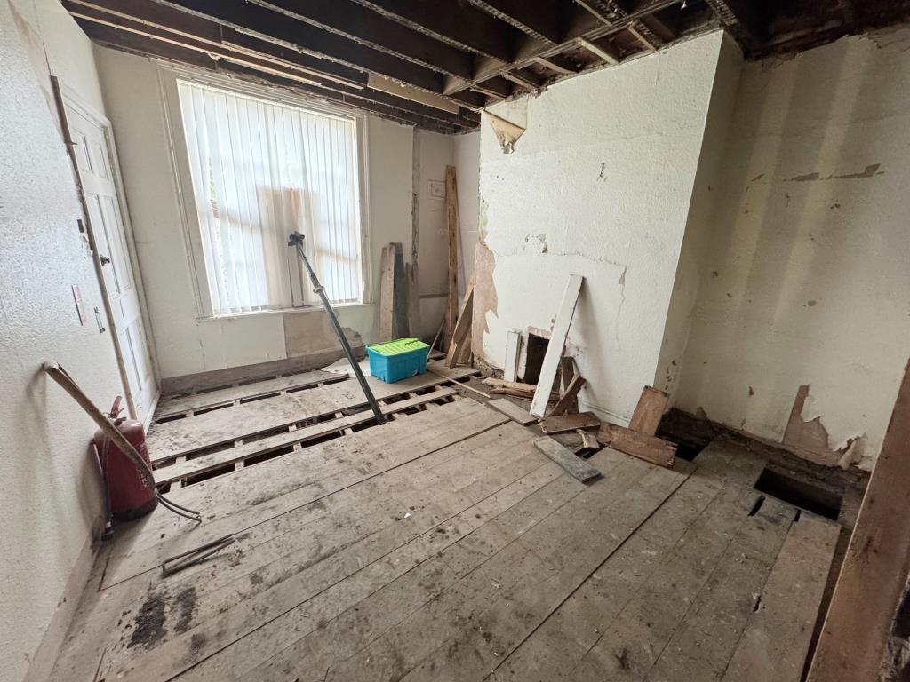 Lot: 55 - DOUBLE FRONTED PERIOD BUILDING IN CITY LOCATION WITH PLANNING FOR TWO STOREY EXTENSION - Ground floor room 3